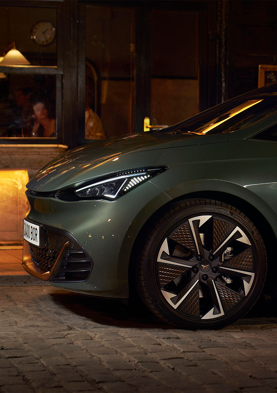 „CUPRA Born VZ“ su „Thunderstorm“ lengvojo lydinio ratlankiais
