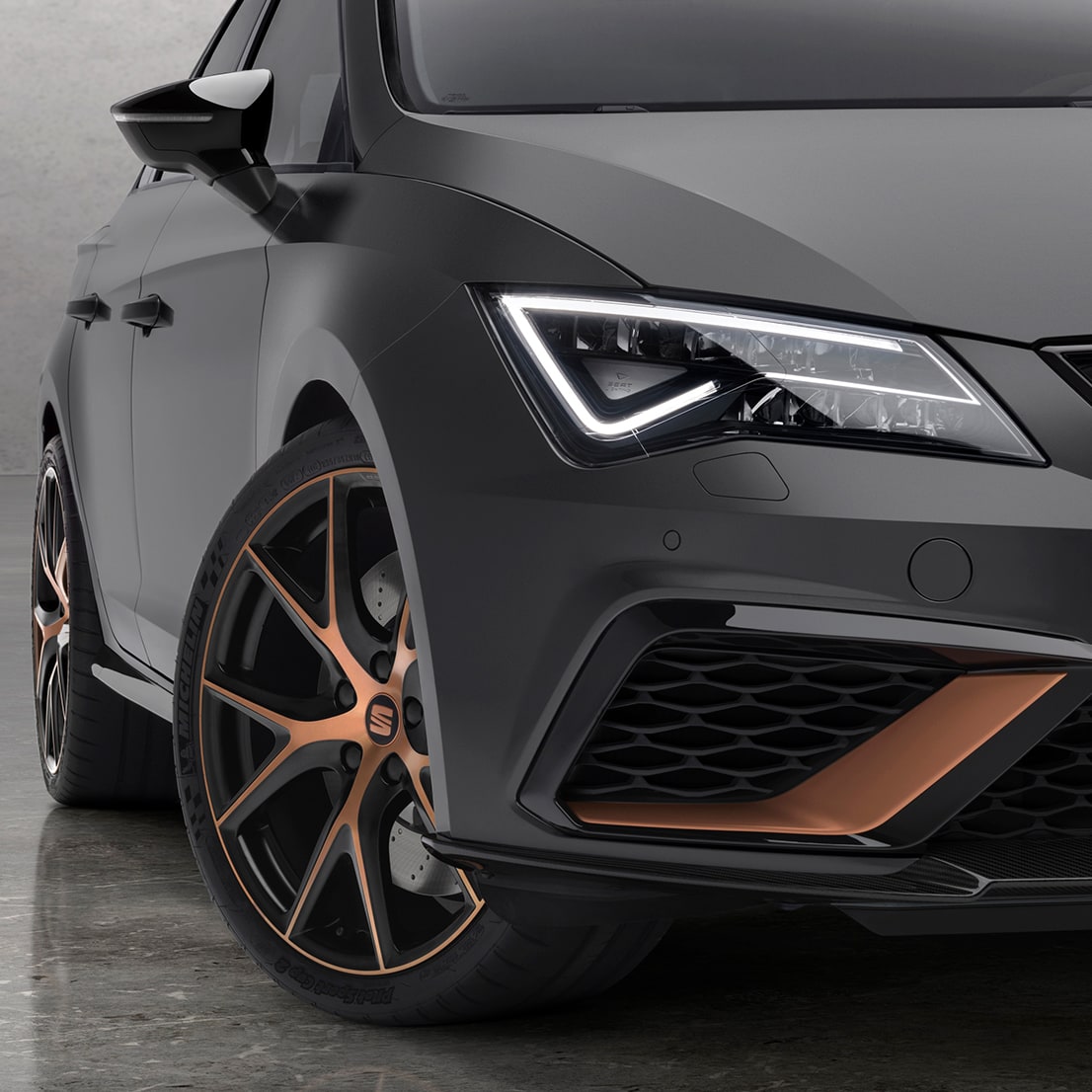 Leon CUPRA R Edition front wheel with copper detailing